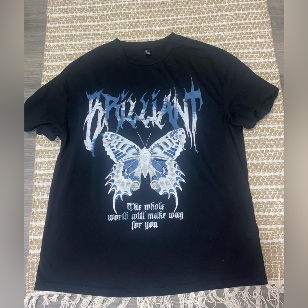 Cute graphic oversized tee only been worn one time